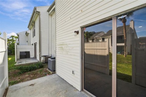 Condo in Tarpon Springs, Florida, 4 bedrooms  № 2395918 - photo 12