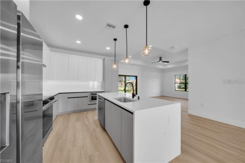 Villa ou maison à vendre à North Port, Floride: 4 chambres, 223.06 m2 № 2148268 - photo 7