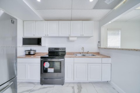 Appartement à louer à Miami-Dade, Floride: 2 chambres, 92.9 m2 № 1984889 - photo 23