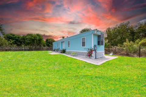 Appartement à louer à Miami-Dade, Floride: 2 chambres, 92.9 m2 № 1984889 - photo 2