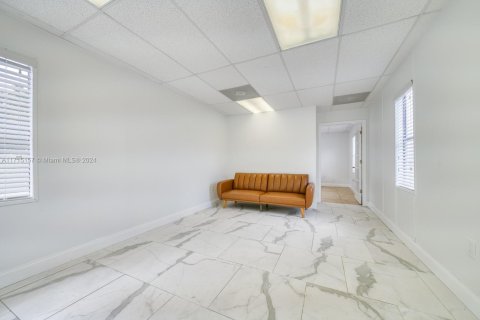 Appartement à louer à Miami-Dade, Floride: 2 chambres, 92.9 m2 № 1984889 - photo 17