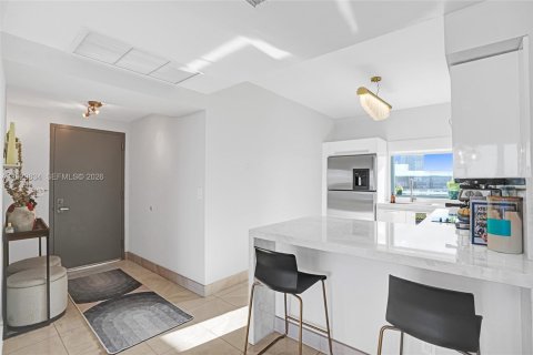 Condo in Miami, Florida, 2 bedrooms  № 1996067 - photo 15