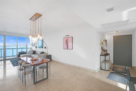 Condo in Miami, Florida, 2 bedrooms  № 1996067 - photo 14