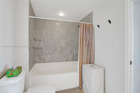 Condo in Miami, Florida, 2 bedrooms  № 1996067 - photo 8