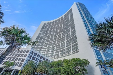 Condo in Miami, Florida, 2 bedrooms  № 1996067