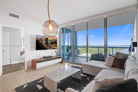 Condo in Miami, Florida, 2 bedrooms  № 1996067 - photo 23