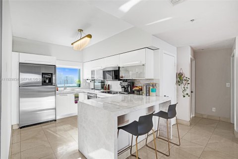 Condo in Miami, Florida, 2 bedrooms  № 1996067 - photo 19