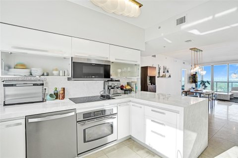 Condo in Miami, Florida, 2 bedrooms  № 1996067 - photo 18