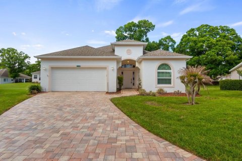 House in Clermont, Florida 2 bedrooms, 184.41 sq.m. № 2143029