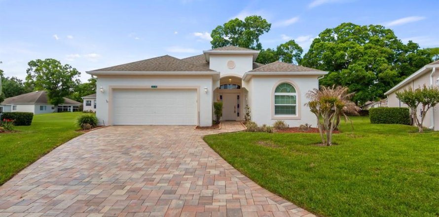 House in Clermont, Florida 2 bedrooms, 184.41 sq.m. № 2143029