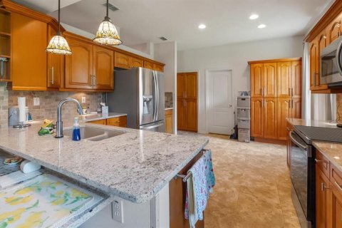 House in Clermont, Florida 2 bedrooms, 184.41 sq.m. № 2143029 - photo 12