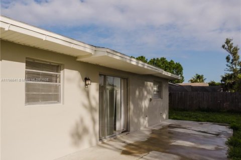 Villa ou maison à vendre à Port St. Lucie, Floride: 3 chambres, 108.32 m2 № 1711701 - photo 28