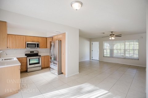 Villa ou maison à vendre à Port St. Lucie, Floride: 3 chambres, 108.32 m2 № 1711701 - photo 4