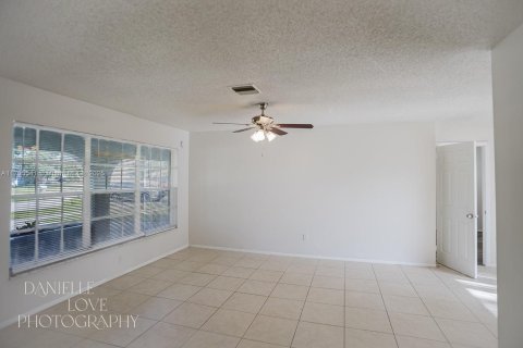 Villa ou maison à vendre à Port St. Lucie, Floride: 3 chambres, 108.32 m2 № 1711701 - photo 8