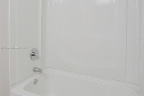 Villa ou maison à vendre à Port St. Lucie, Floride: 3 chambres, 108.32 m2 № 1711701 - photo 25