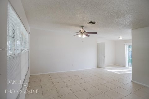 Villa ou maison à vendre à Port St. Lucie, Floride: 3 chambres, 108.32 m2 № 1711701 - photo 7