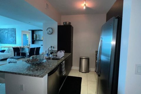 Condo in Miami, Florida, 2 bedrooms  № 2040378 - photo 6