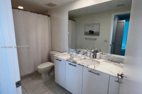 Condo in Miami, Florida, 2 bedrooms  № 2040378 - photo 14