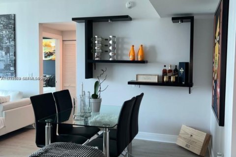 Condo in Miami, Florida, 2 bedrooms  № 2040378 - photo 9