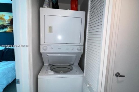 Condo in Miami, Florida, 2 bedrooms  № 2040378 - photo 7