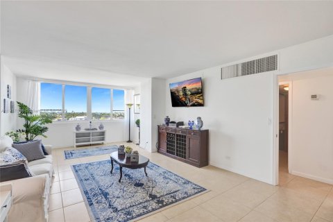 Condo in Miami Beach, Florida, 2 bedrooms  № 1973830 - photo 7