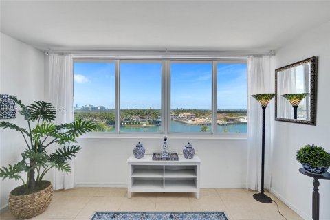 Condo in Miami Beach, Florida, 2 bedrooms  № 1973830 - photo 6