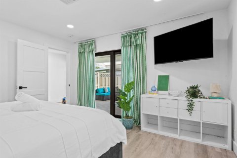 House in Pompano Beach, Florida 5 bedrooms, 235.79 sq.m. № 2261414 - photo 18