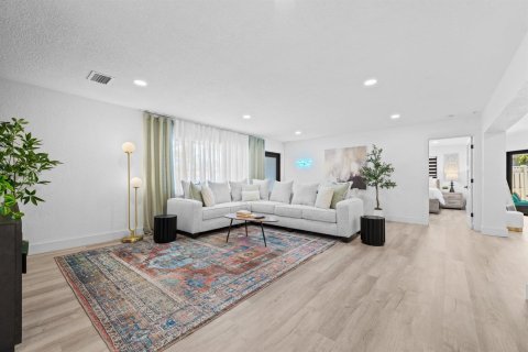 House in Pompano Beach, Florida 5 bedrooms, 235.79 sq.m. № 2261414 - photo 7