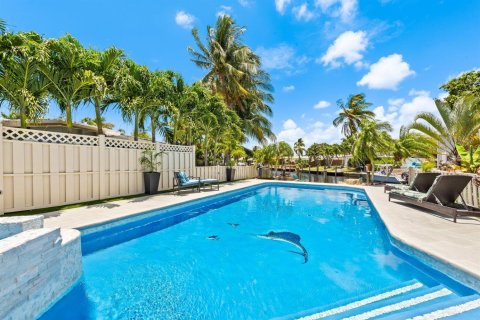 House in Pompano Beach, Florida 5 bedrooms, 235.79 sq.m. № 2261414 - photo 2