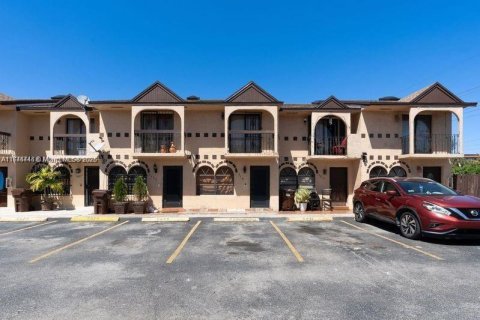 Condominio en venta en Hialeah, Florida, 2 dormitorios, 112.23 m2 № 1841104 - foto 21