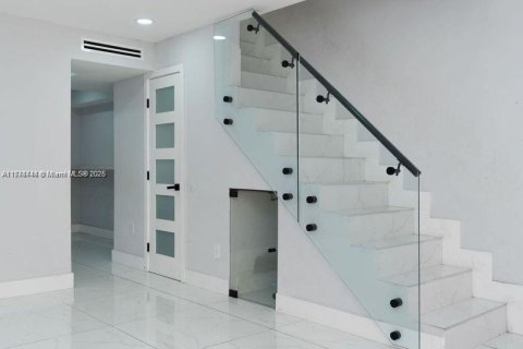 Condominio en venta en Hialeah, Florida, 2 dormitorios, 112.23 m2 № 1841104 - foto 5