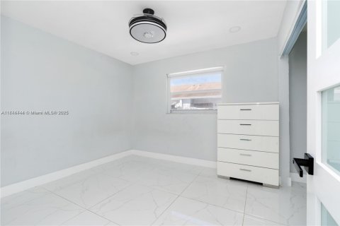 Condominio en venta en Hialeah, Florida, 2 dormitorios, 112.23 m2 № 1841104 - foto 14