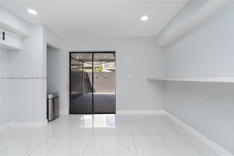 Condominio en venta en Hialeah, Florida, 2 dormitorios, 112.23 m2 № 1841104 - foto 7