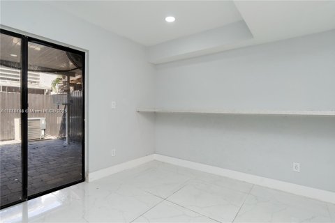 Condominio en venta en Hialeah, Florida, 2 dormitorios, 112.23 m2 № 1841104 - foto 8