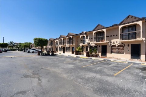 Condominio en venta en Hialeah, Florida, 2 dormitorios, 112.23 m2 № 1841104 - foto 22