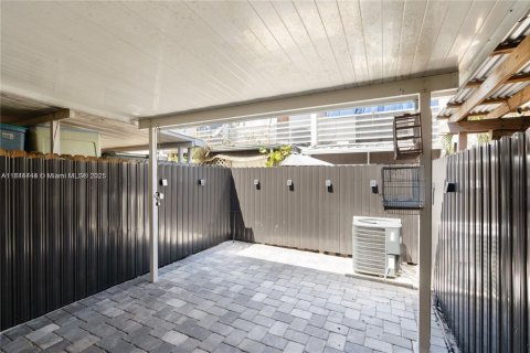 Condominio en venta en Hialeah, Florida, 2 dormitorios, 112.23 m2 № 1841104 - foto 11