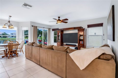 House in Pembroke Pines, Florida 4 bedrooms, 202.06 sq.m. № 2021964 - photo 15