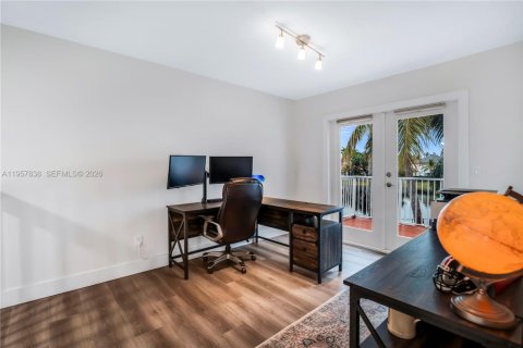 House in Pembroke Pines, Florida 4 bedrooms, 202.06 sq.m. № 2021964 - photo 21