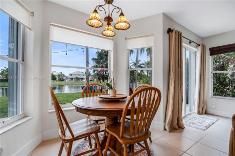 House in Pembroke Pines, Florida 4 bedrooms, 202.06 sq.m. № 2021964 - photo 17