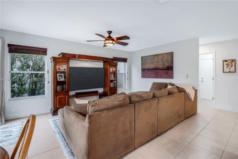 House in Pembroke Pines, Florida 4 bedrooms, 202.06 sq.m. № 2021964 - photo 14