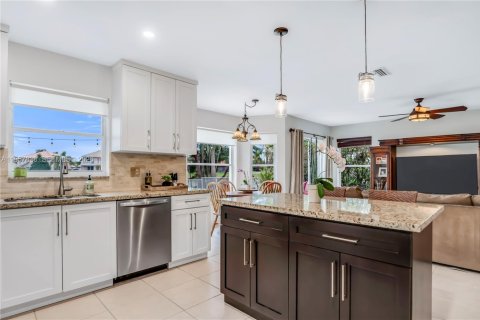 House in Pembroke Pines, Florida 4 bedrooms, 202.06 sq.m. № 2021964 - photo 13