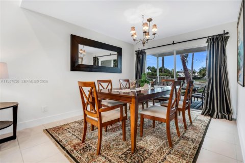 House in Pembroke Pines, Florida 4 bedrooms, 202.06 sq.m. № 2021964 - photo 6