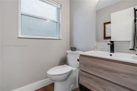 House in Pembroke Pines, Florida 4 bedrooms, 202.06 sq.m. № 2021964 - photo 7