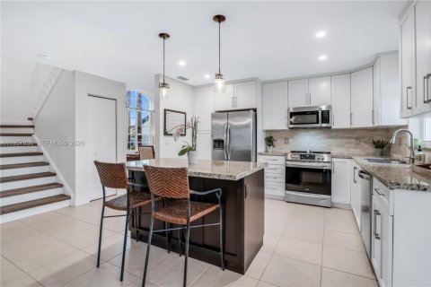 House in Pembroke Pines, Florida 4 bedrooms, 202.06 sq.m. № 2021964 - photo 9