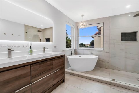 House in Pembroke Pines, Florida 4 bedrooms, 202.06 sq.m. № 2021964 - photo 24