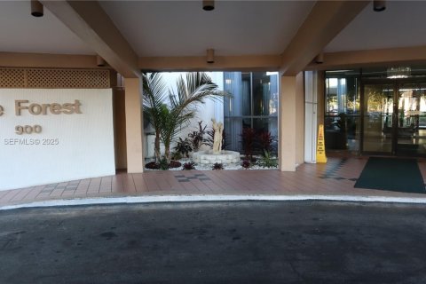 Condo in Pembroke Pines, Florida, 2 bedrooms № 1987603 - photo 4