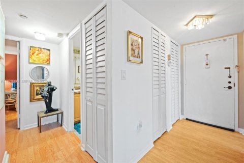 Condo in Pembroke Pines, Florida, 2 bedrooms № 1987603 - photo 17