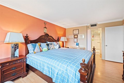 Condo in Pembroke Pines, Florida, 2 bedrooms № 1987603 - photo 19