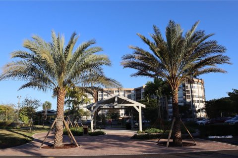 Condo in Pembroke Pines, Florida, 2 bedrooms № 1987603 - photo 27