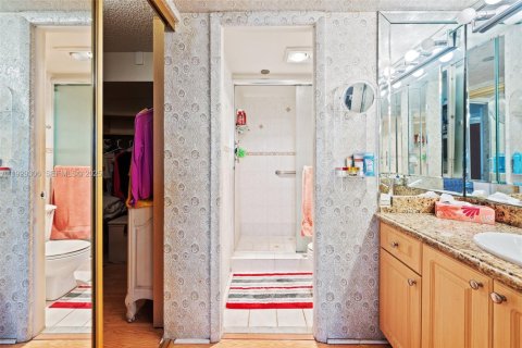 Condo in Pembroke Pines, Florida, 2 bedrooms № 1987603 - photo 21